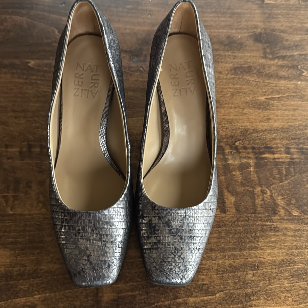 Naturalizer Women's Silver Warner Snakeskin Pattern Pumps Size 6.5